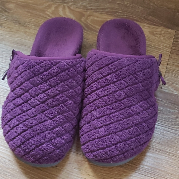 Vionic Shoes - Vionic Quilted Slippers
